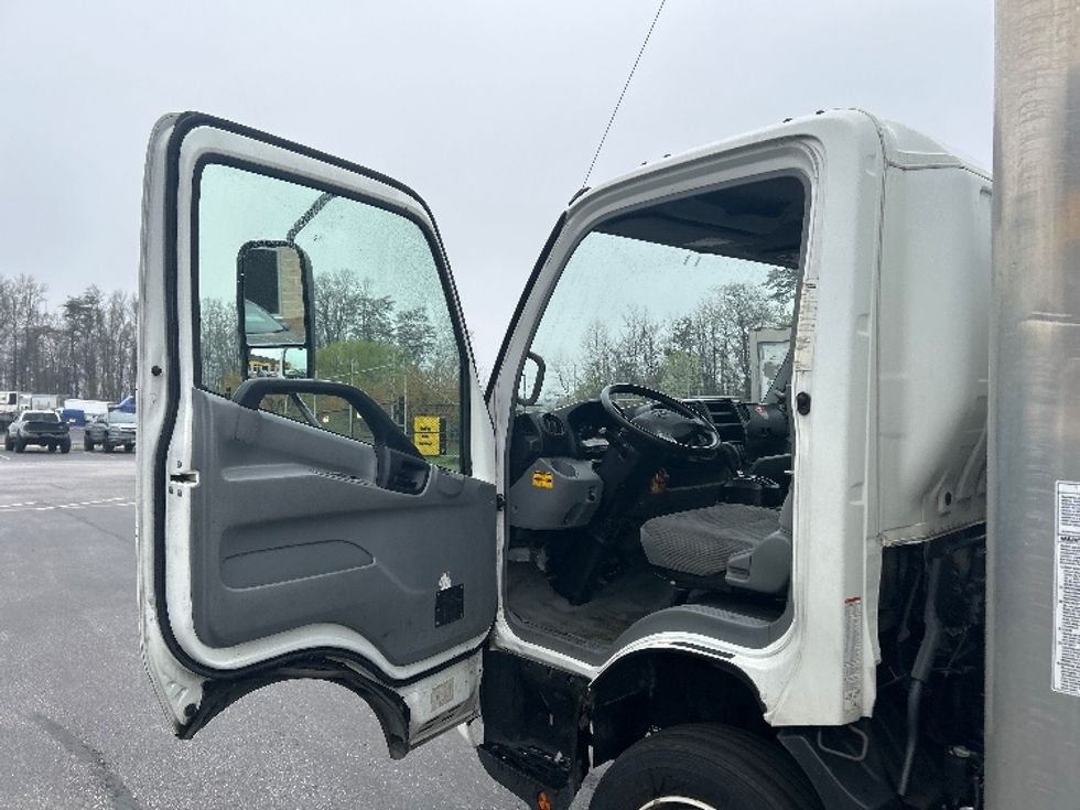 Medium Duty Box Truck-Light and Medium Duty Trucks-Hino-2019-195-Jessup-MD-102,903\n\t\tmiles-$ 41,500 - Image 16
