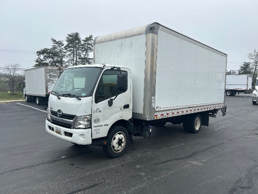 Medium Duty Box Truck-Light and Medium Duty Trucks-Hino-2019-195-Jessup-MD-102,903\n\t\tmiles-$ 41,500 - Image 3