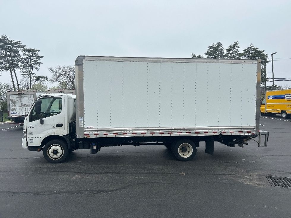Medium Duty Box Truck-Light and Medium Duty Trucks-Hino-2019-195-Jessup-MD-102,903\n\t\tmiles-$ 41,500 - Image 4