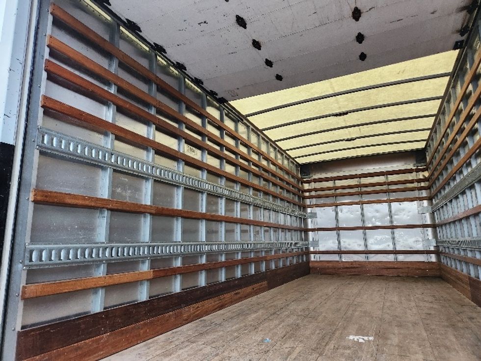 Medium Duty Box Truck-Light and Medium Duty Trucks-Hino-2019-195-Kent-WA-101,310\n\t\tmiles-$ 43,500 - Image 11