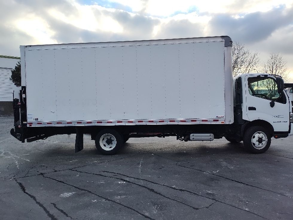Medium Duty Box Truck-Light and Medium Duty Trucks-Hino-2019-195-Kent-WA-101,310\n\t\tmiles-$ 43,500 - Image 15