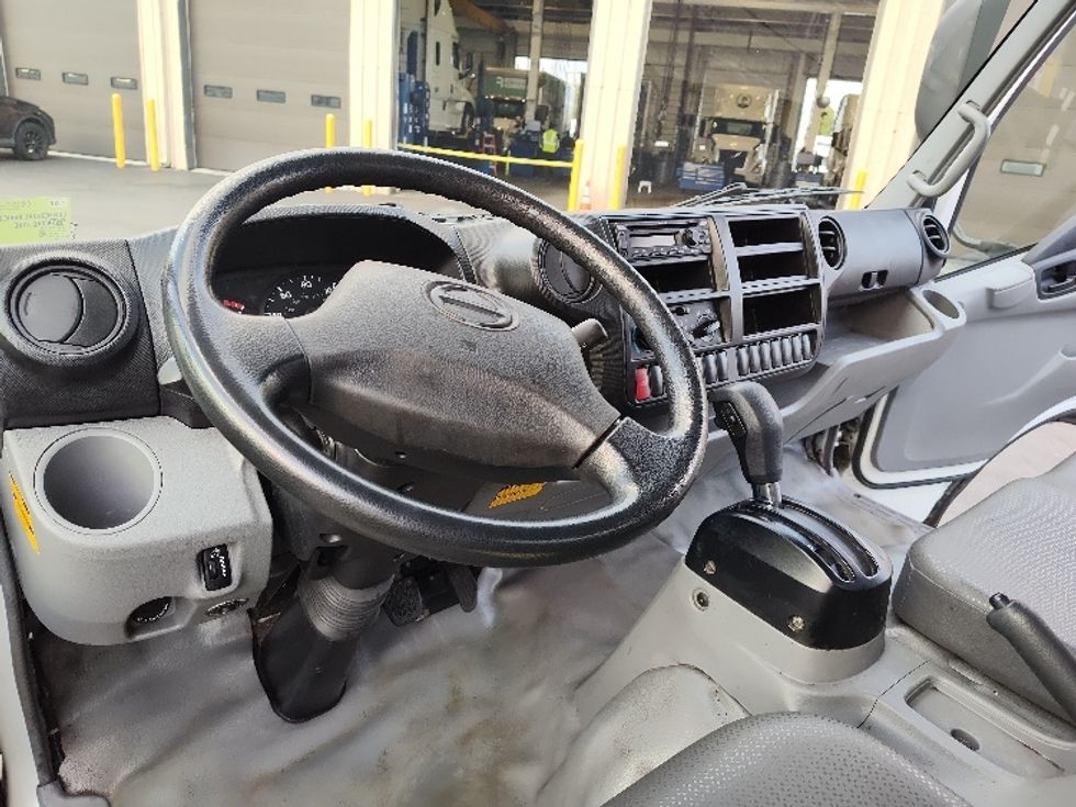 Medium Duty Box Truck-Light and Medium Duty Trucks-Hino-2019-195-Kent-WA-101,310\n\t\tmiles-$ 43,500 - Image 17