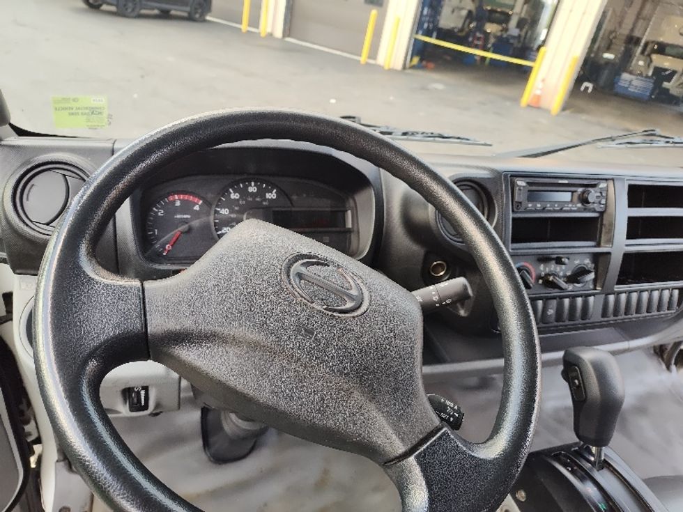 Medium Duty Box Truck-Light and Medium Duty Trucks-Hino-2019-195-Kent-WA-101,310\n\t\tmiles-$ 43,500 - Image 18