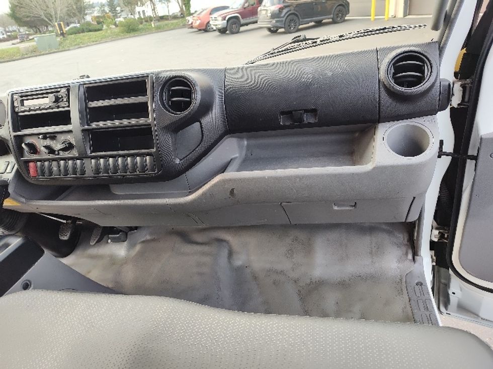 Medium Duty Box Truck-Light and Medium Duty Trucks-Hino-2019-195-Kent-WA-101,310\n\t\tmiles-$ 43,500 - Image 21