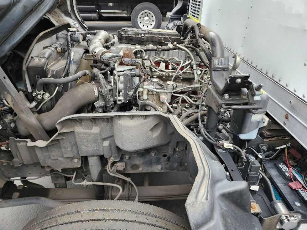 Medium Duty Box Truck-Light and Medium Duty Trucks-Hino-2019-195-Kent-WA-101,310\n\t\tmiles-$ 43,500 - Image 24