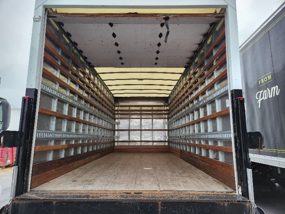 Medium Duty Box Truck-Light and Medium Duty Trucks-Hino-2019-195-Kent-WA-101,310\n\t\tmiles-$ 43,500 - Image 8