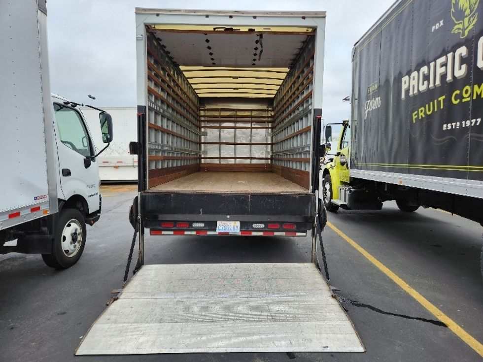 Medium Duty Box Truck-Light and Medium Duty Trucks-Hino-2019-195-Kent-WA-101,310\n\t\tmiles-$ 43,500 - Image 9