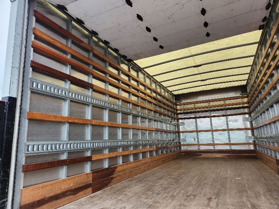 Medium Duty Box Truck-Light and Medium Duty Trucks-Hino-2019-195-Kent-WA-85,849\n\t\tmiles-$ 44,750 - Image 11