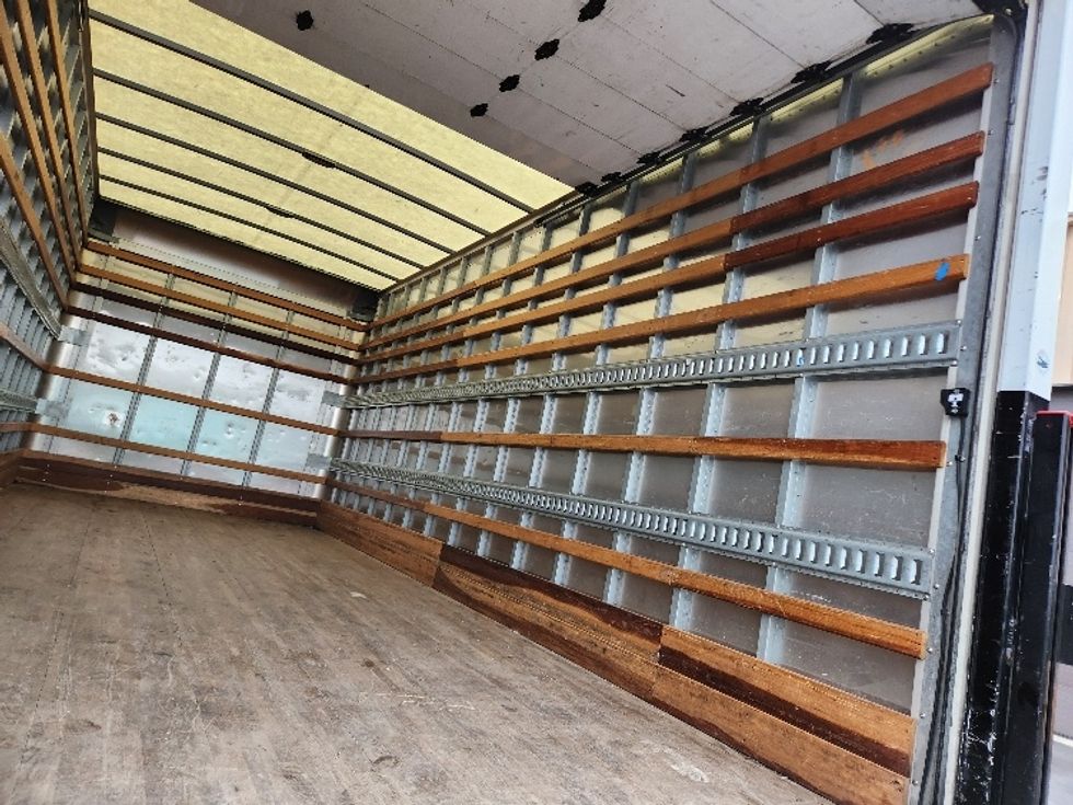 Medium Duty Box Truck-Light and Medium Duty Trucks-Hino-2019-195-Kent-WA-85,849\n\t\tmiles-$ 44,750 - Image 12