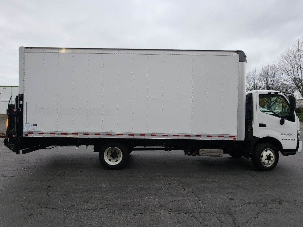Medium Duty Box Truck-Light and Medium Duty Trucks-Hino-2019-195-Kent-WA-85,849\n\t\tmiles-$ 44,750 - Image 15