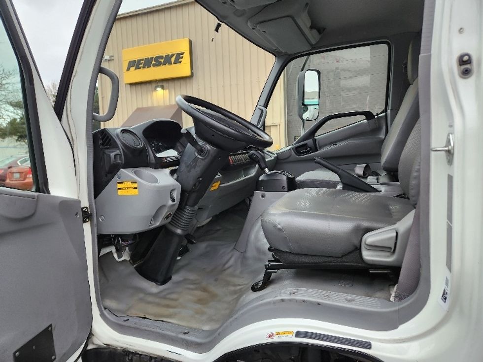 Medium Duty Box Truck-Light and Medium Duty Trucks-Hino-2019-195-Kent-WA-85,849\n\t\tmiles-$ 44,750 - Image 16