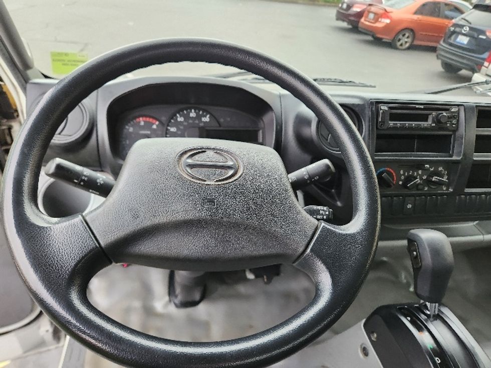 Medium Duty Box Truck-Light and Medium Duty Trucks-Hino-2019-195-Kent-WA-85,849\n\t\tmiles-$ 44,750 - Image 18