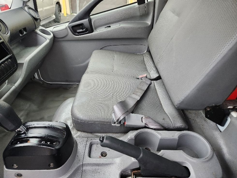 Medium Duty Box Truck-Light and Medium Duty Trucks-Hino-2019-195-Kent-WA-85,849\n\t\tmiles-$ 44,750 - Image 19