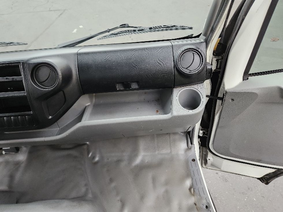 Medium Duty Box Truck-Light and Medium Duty Trucks-Hino-2019-195-Kent-WA-85,849\n\t\tmiles-$ 44,750 - Image 21