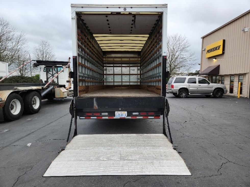 Medium Duty Box Truck-Light and Medium Duty Trucks-Hino-2019-195-Kent-WA-85,849\n\t\tmiles-$ 44,750 - Image 9