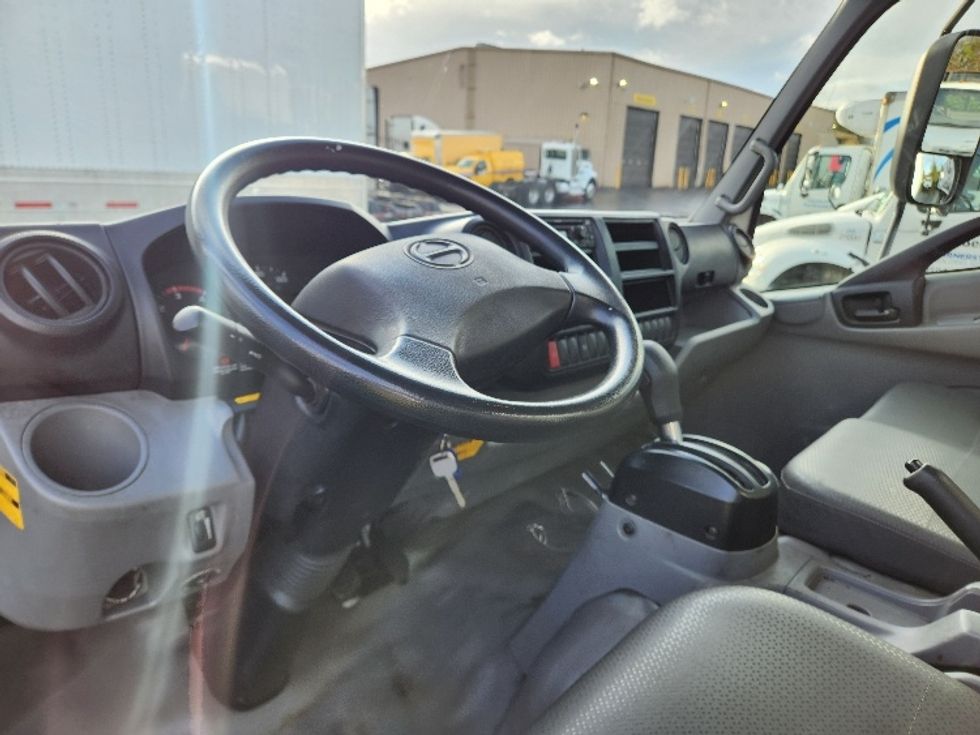 Medium Duty Box Truck-Light and Medium Duty Trucks-Hino-2019-195-Kent-WA-86,871\n\t\tmiles-$ 44,750 - Image 17