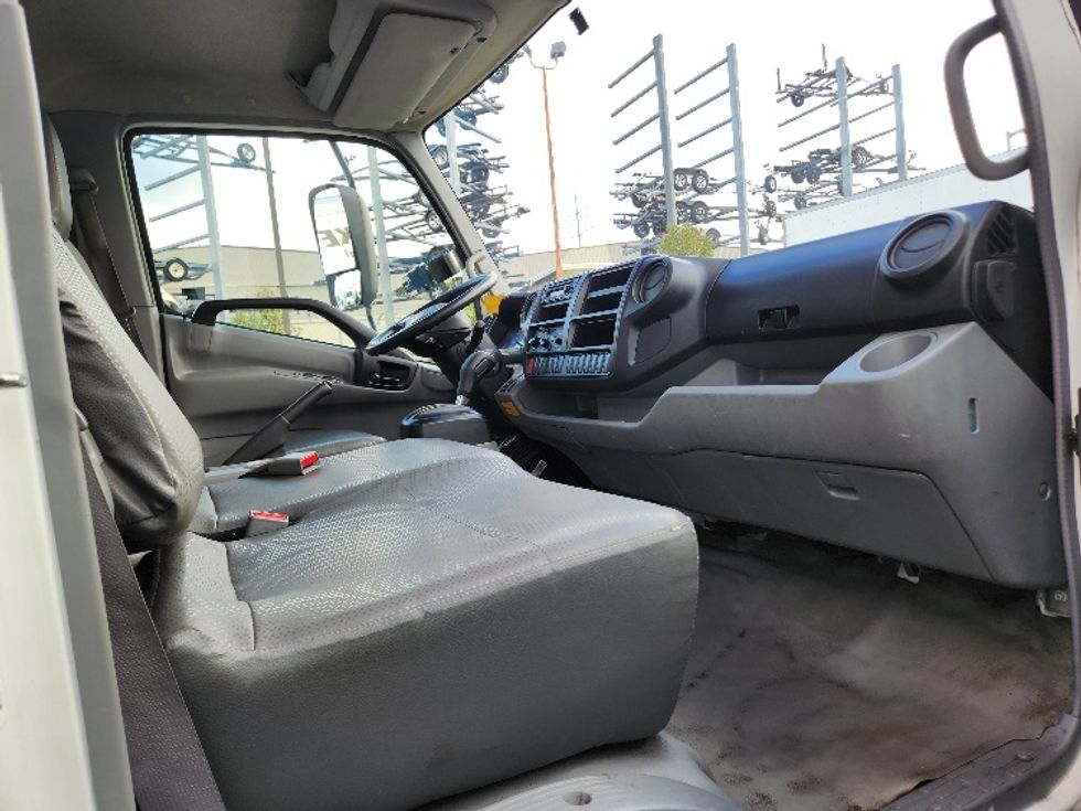 Medium Duty Box Truck-Light and Medium Duty Trucks-Hino-2019-195-Kent-WA-86,871\n\t\tmiles-$ 44,750 - Image 20