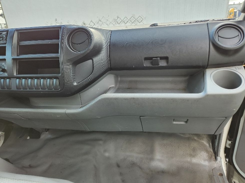 Medium Duty Box Truck-Light and Medium Duty Trucks-Hino-2019-195-Kent-WA-86,871\n\t\tmiles-$ 44,750 - Image 21