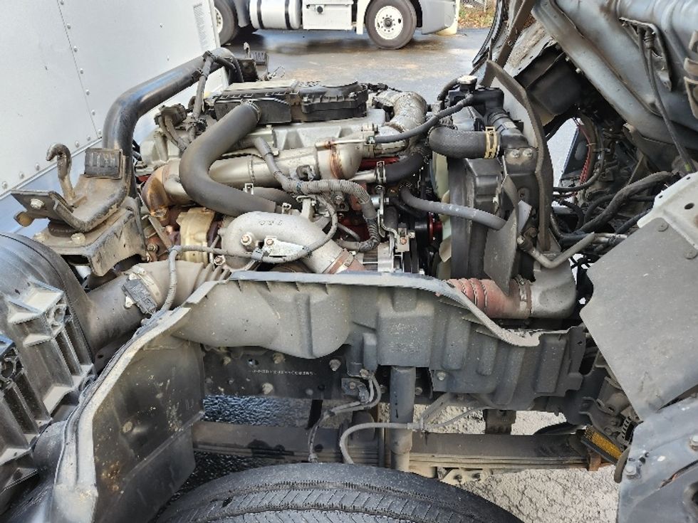 Medium Duty Box Truck-Light and Medium Duty Trucks-Hino-2019-195-Kent-WA-86,871\n\t\tmiles-$ 44,750 - Image 23