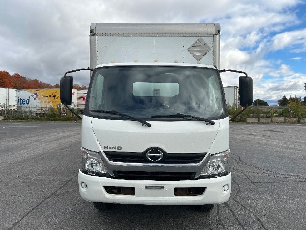 Medium Duty Box Truck-Light and Medium Duty Trucks-Hino-2019-195-London-ON-208,171\n\t\tkm-$ 52,750 - Image 2