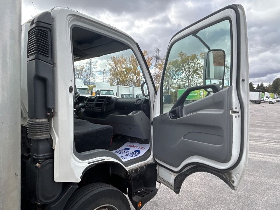 Medium Duty Box Truck-Light and Medium Duty Trucks-Hino-2019-195-London-ON-208,171\n\t\tkm-$ 52,750 - Image 20