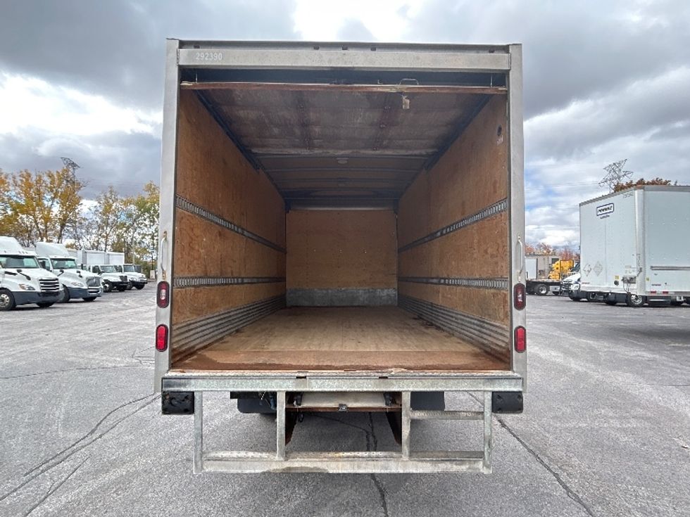 Medium Duty Box Truck-Light and Medium Duty Trucks-Hino-2019-195-London-ON-208,171\n\t\tkm-$ 52,750 - Image 9