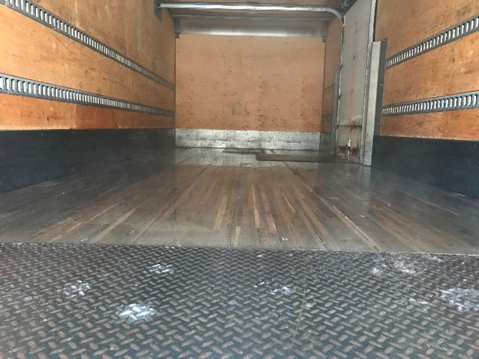 Medium Duty Box Truck-Light and Medium Duty Trucks-Hino-2019-195-Mississauga-ON-147,562\n\t\tkm-$ 58,250 - Image 10