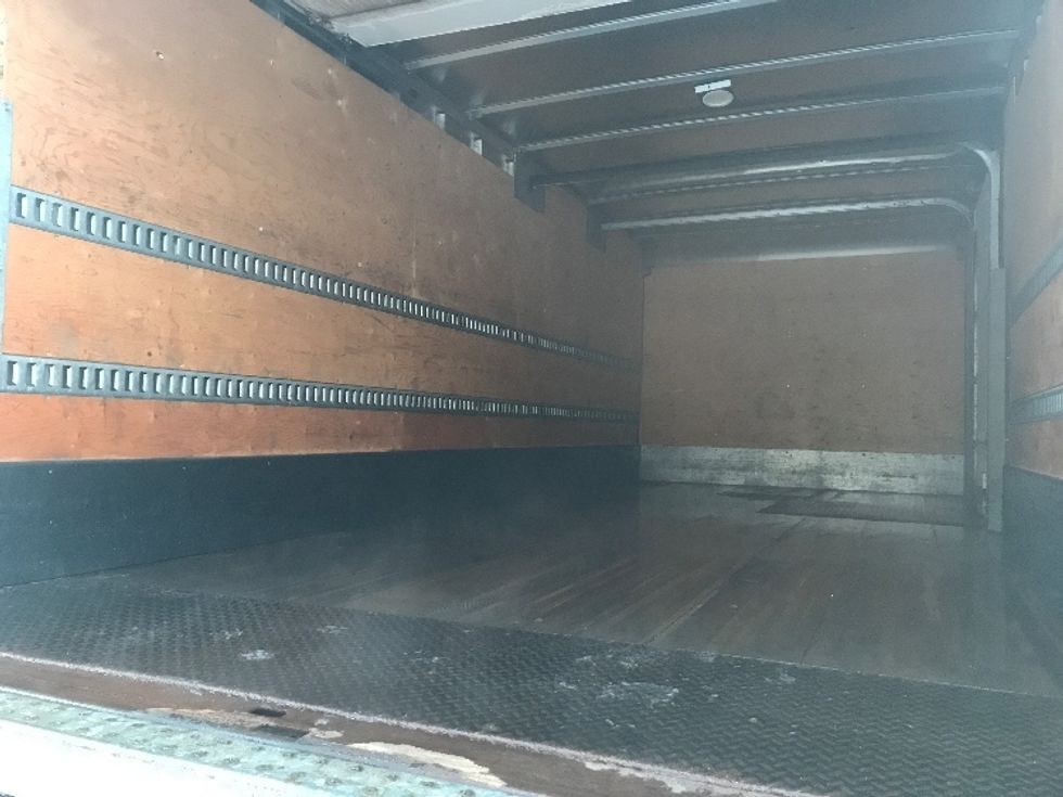 Medium Duty Box Truck-Light and Medium Duty Trucks-Hino-2019-195-Mississauga-ON-147,562\n\t\tkm-$ 58,250 - Image 11