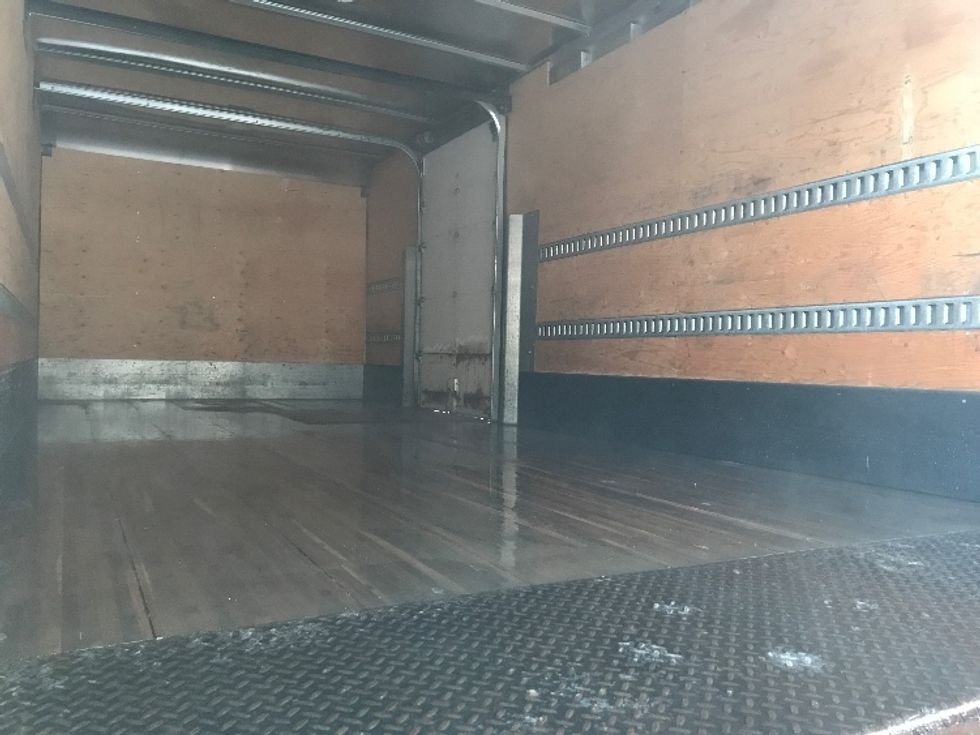 Medium Duty Box Truck-Light and Medium Duty Trucks-Hino-2019-195-Mississauga-ON-147,562\n\t\tkm-$ 58,250 - Image 12