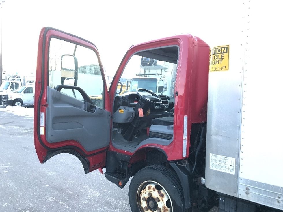 Medium Duty Box Truck-Light and Medium Duty Trucks-Hino-2019-195-Mississauga-ON-147,562\n\t\tkm-$ 58,250 - Image 16