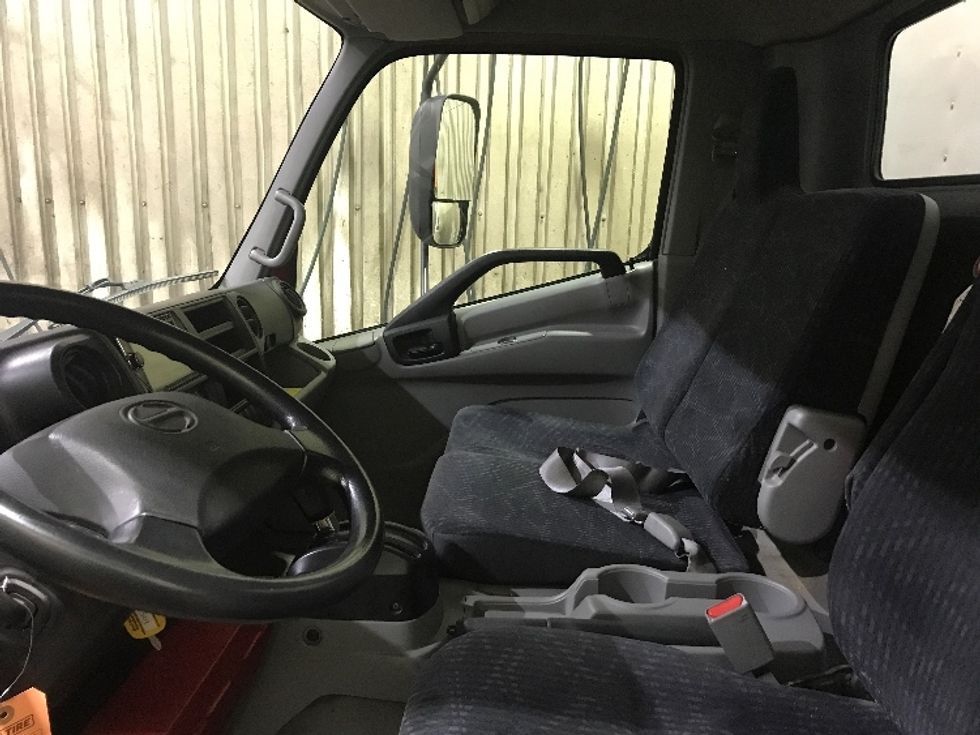 Medium Duty Box Truck-Light and Medium Duty Trucks-Hino-2019-195-Mississauga-ON-147,562\n\t\tkm-$ 58,250 - Image 19