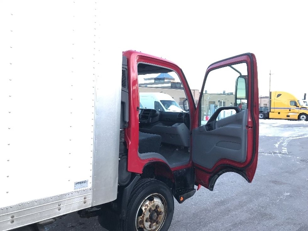 Medium Duty Box Truck-Light and Medium Duty Trucks-Hino-2019-195-Mississauga-ON-147,562\n\t\tkm-$ 58,250 - Image 20