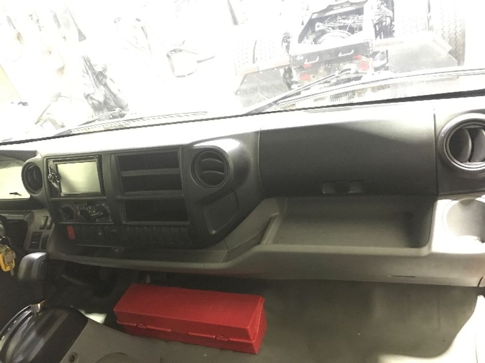 Medium Duty Box Truck-Light and Medium Duty Trucks-Hino-2019-195-Mississauga-ON-147,562\n\t\tkm-$ 58,250 - Image 21