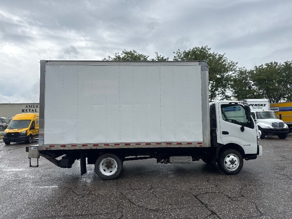 Medium Duty Box Truck-Light and Medium Duty Trucks-Hino-2019-195-Omaha-NE-96,682\n\t\tmiles-$ 38,000 - Image 15