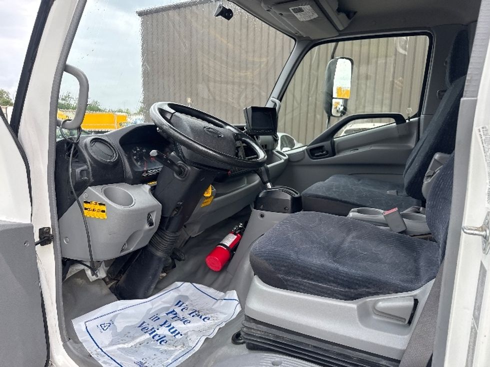 Medium Duty Box Truck-Light and Medium Duty Trucks-Hino-2019-195-Omaha-NE-96,682\n\t\tmiles-$ 38,000 - Image 16