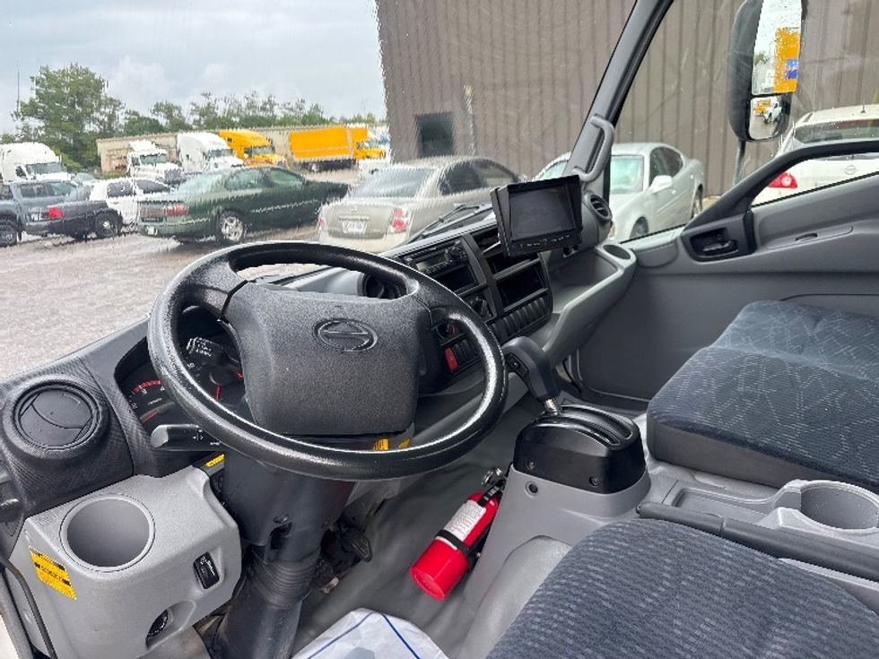 Medium Duty Box Truck-Light and Medium Duty Trucks-Hino-2019-195-Omaha-NE-96,682\n\t\tmiles-$ 38,000 - Image 17