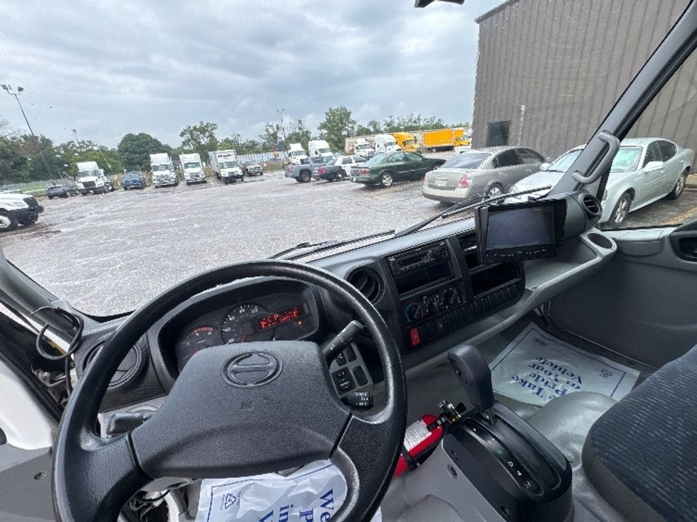 Medium Duty Box Truck-Light and Medium Duty Trucks-Hino-2019-195-Omaha-NE-96,682\n\t\tmiles-$ 38,000 - Image 18