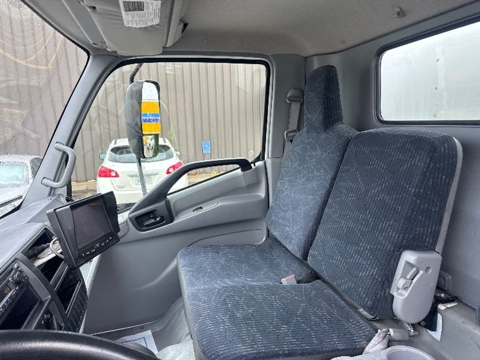Medium Duty Box Truck-Light and Medium Duty Trucks-Hino-2019-195-Omaha-NE-96,682\n\t\tmiles-$ 38,000 - Image 19