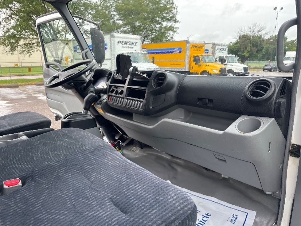 Medium Duty Box Truck-Light and Medium Duty Trucks-Hino-2019-195-Omaha-NE-96,682\n\t\tmiles-$ 38,000 - Image 20