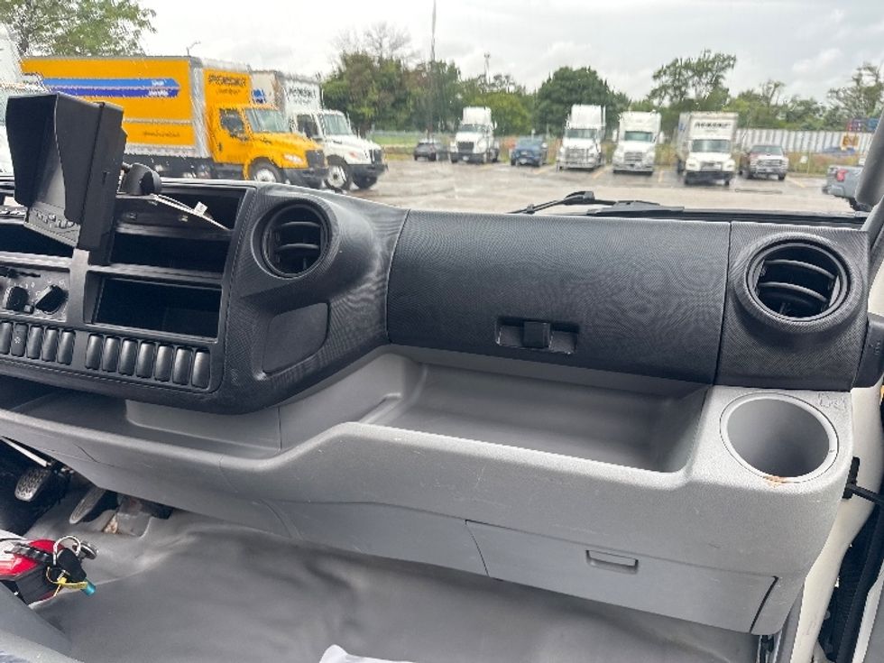 Medium Duty Box Truck-Light and Medium Duty Trucks-Hino-2019-195-Omaha-NE-96,682\n\t\tmiles-$ 38,000 - Image 21
