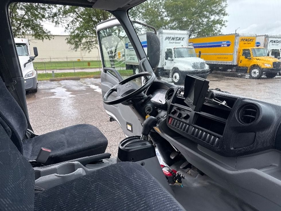 Medium Duty Box Truck-Light and Medium Duty Trucks-Hino-2019-195-Omaha-NE-96,682\n\t\tmiles-$ 38,000 - Image 22