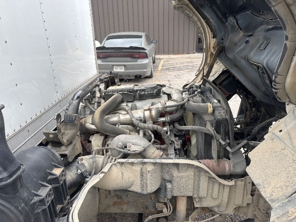 Medium Duty Box Truck-Light and Medium Duty Trucks-Hino-2019-195-Omaha-NE-96,682\n\t\tmiles-$ 38,000 - Image 23