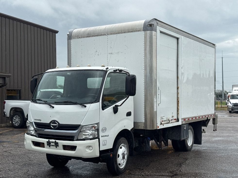 Medium Duty Box Truck-Light and Medium Duty Trucks-Hino-2019-195-Omaha-NE-96,682\n\t\tmiles-$ 38,000 - Image 3