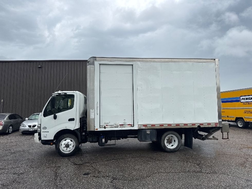 Medium Duty Box Truck-Light and Medium Duty Trucks-Hino-2019-195-Omaha-NE-96,682\n\t\tmiles-$ 38,000 - Image 4