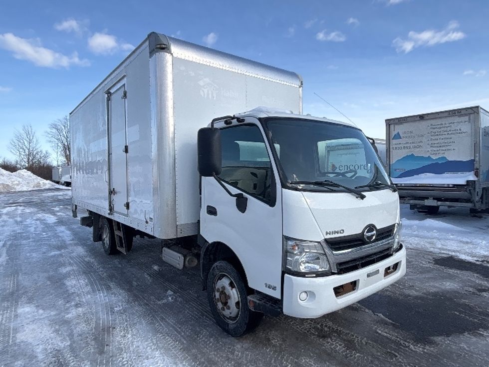 Medium Duty Box Truck-Light and Medium Duty Trucks-Hino-2019-195-Ottawa-ON-122,448\n\t\tkm-$ 62,750 - Image 1