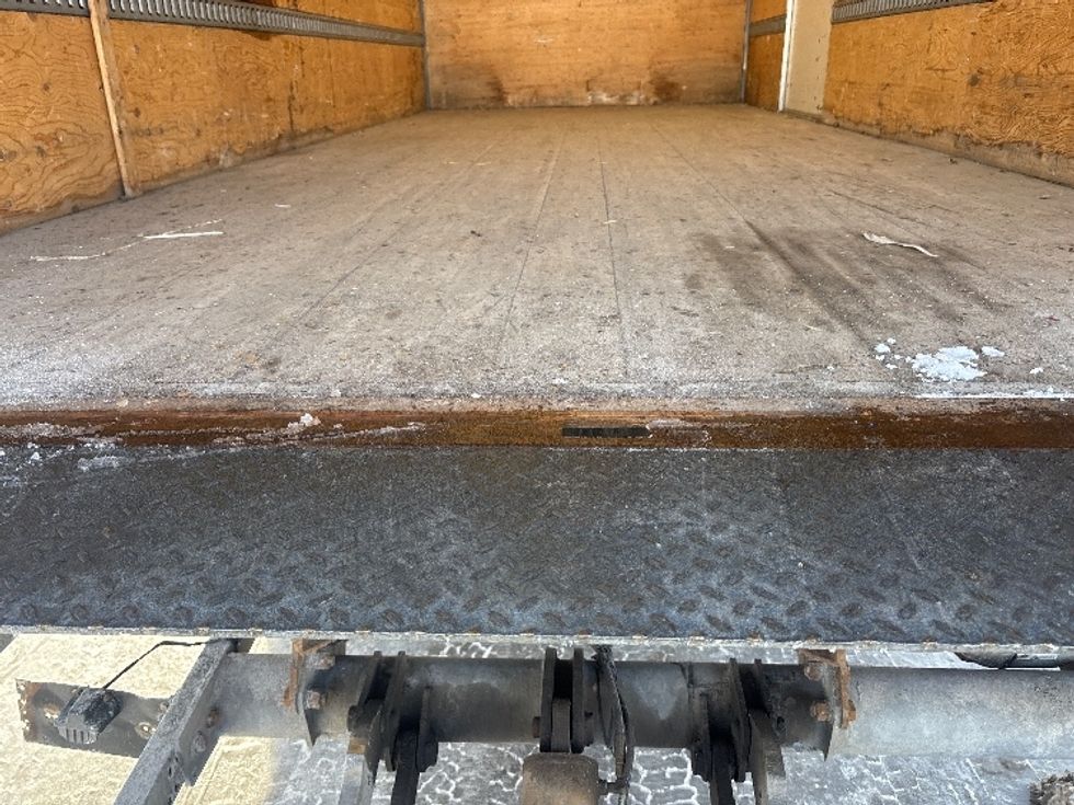 Medium Duty Box Truck-Light and Medium Duty Trucks-Hino-2019-195-Ottawa-ON-122,448\n\t\tkm-$ 62,750 - Image 10