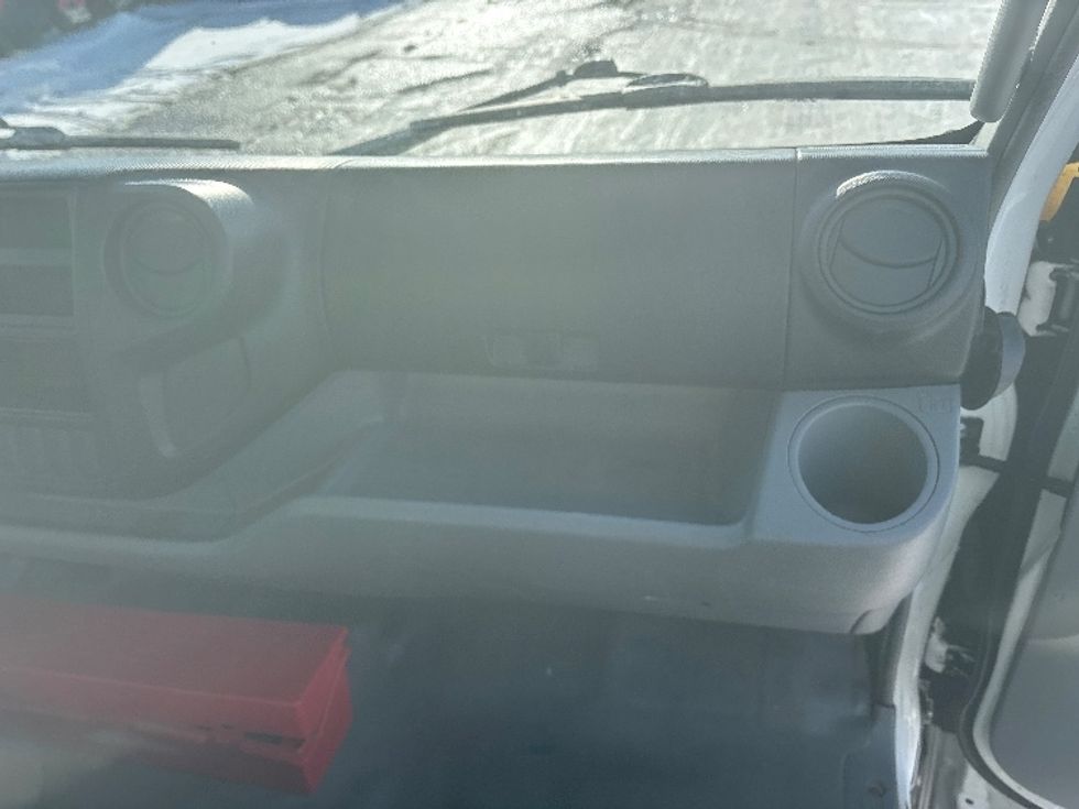 Medium Duty Box Truck-Light and Medium Duty Trucks-Hino-2019-195-Ottawa-ON-122,448\n\t\tkm-$ 62,750 - Image 21