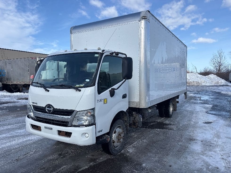 Medium Duty Box Truck-Light and Medium Duty Trucks-Hino-2019-195-Ottawa-ON-122,448\n\t\tkm-$ 62,750 - Image 3