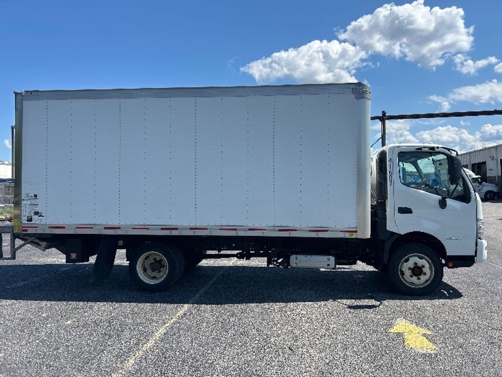 Medium Duty Box Truck-Light and Medium Duty Trucks-Hino-2019-195-Rochester-NY-147,820\n\t\tmiles-$ 33,500 - Image 15