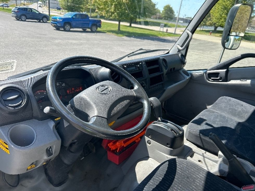 Medium Duty Box Truck-Light and Medium Duty Trucks-Hino-2019-195-Rochester-NY-147,820\n\t\tmiles-$ 33,500 - Image 17